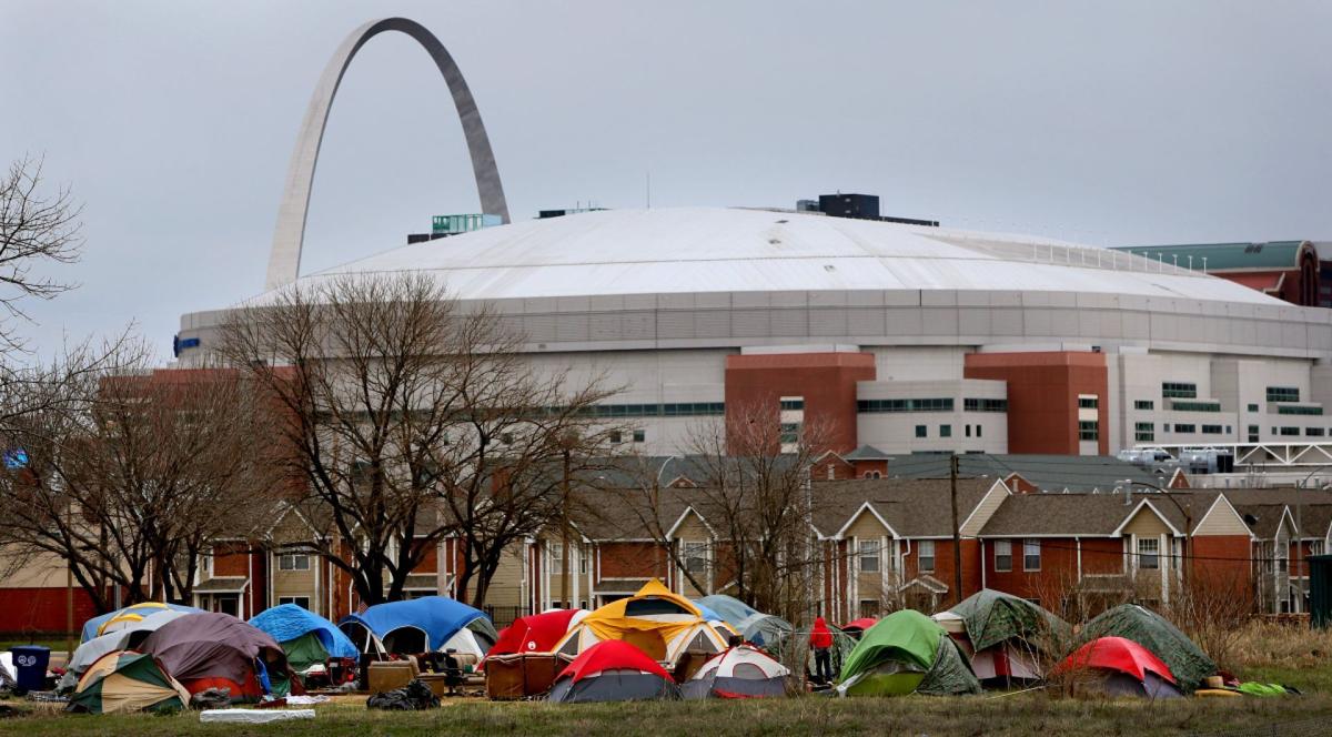 With a great view of the St. Louis skyline, homeless camp digs in deeper | Metro | 0