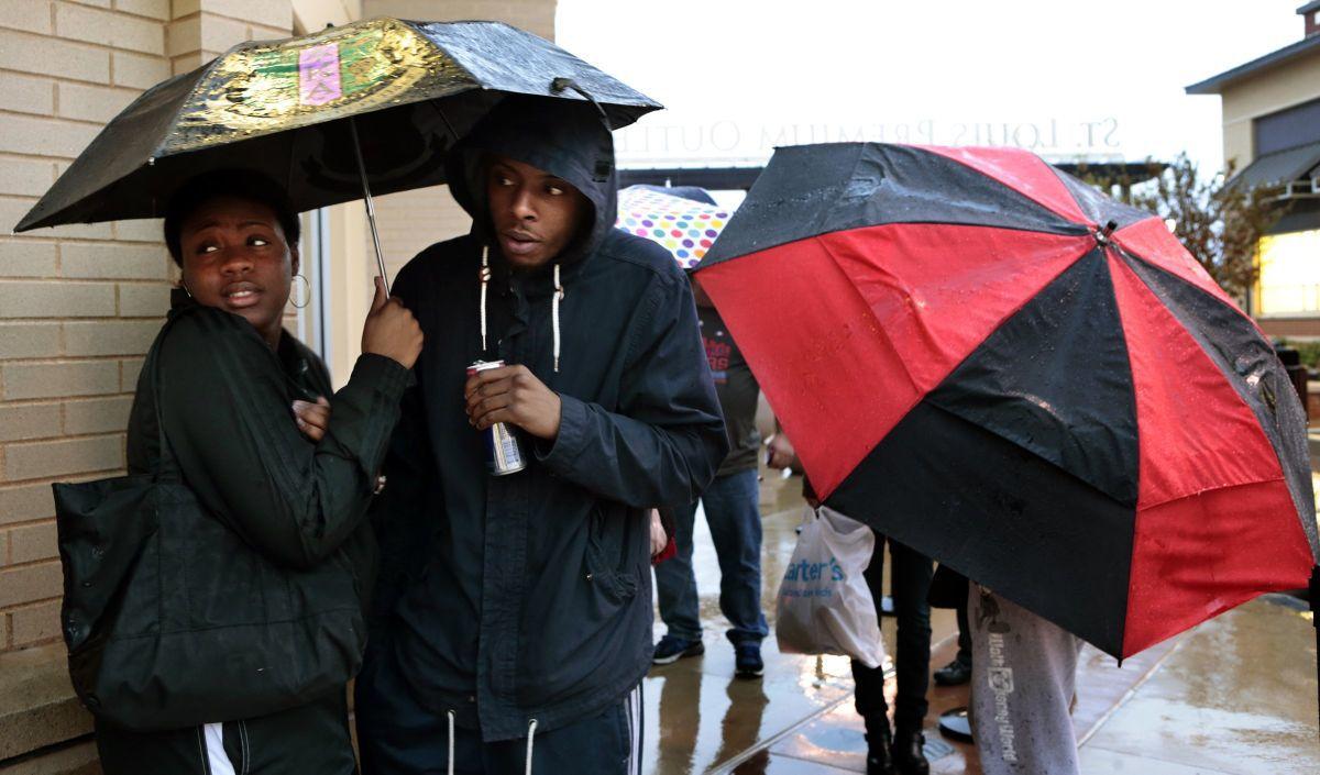 Early shoppers at Premium Outlets