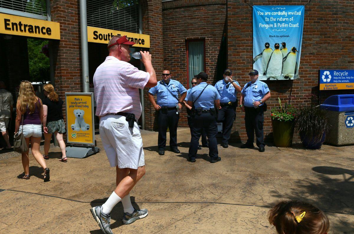 Gun rights advocates carry holsters into zoo
