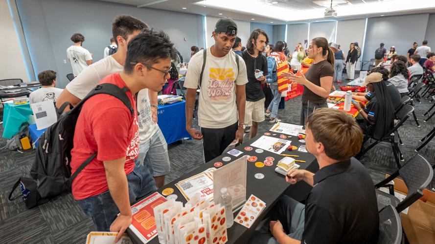 UMSL students find connections and community at Student Involvement Jamboree