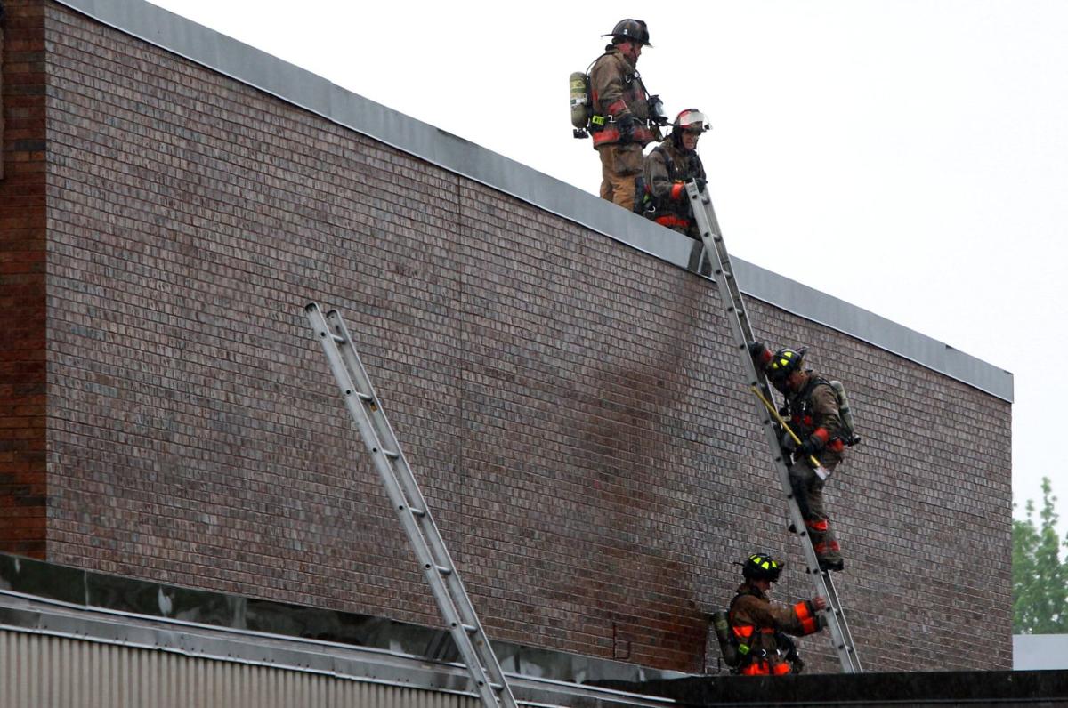 Swic Campus In Granite City Evacuated After Lightning Strikes Roof Of Library Law And Order Stltoday Com