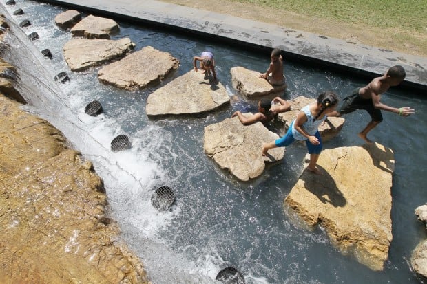 Citygarden water areas cool visitors