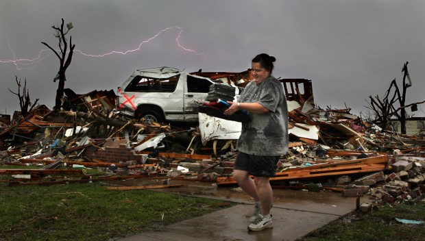 Joplin tornado turns city upside down