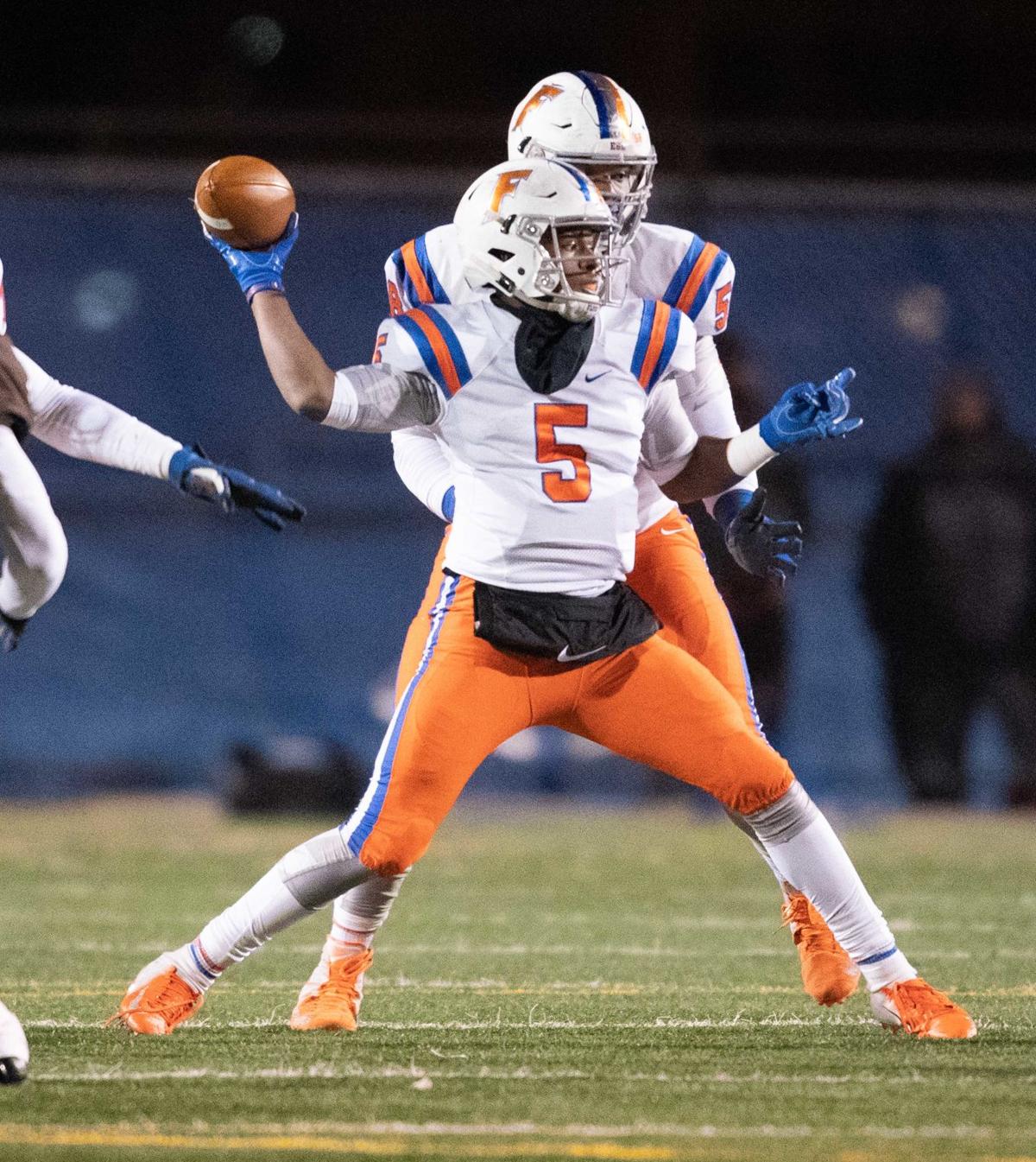 Early miscues hamper East St. Louis in quarterfinal loss to Mount Carmel | High School Football ...