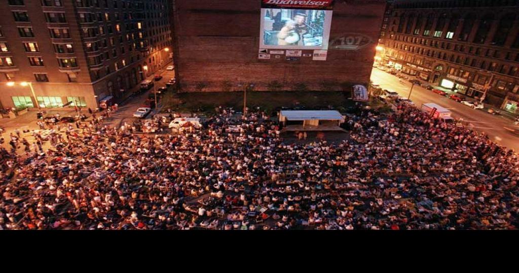 Check Out this Vintage Photograph of a Crowd Watching the Live Finale of  Seinfeld in Times Square in 1998