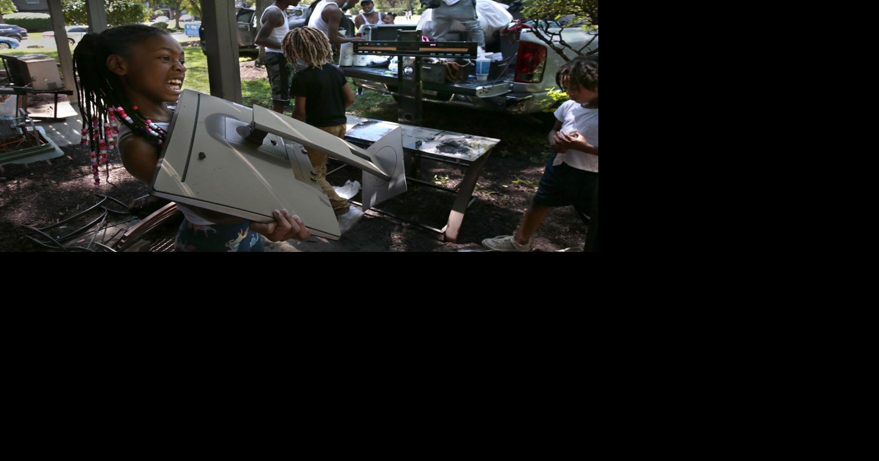 Dozens clear out after Hazelwood apartments declared uninhabitable