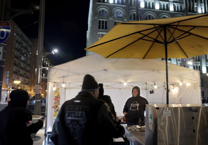 Late-night food �����Ӱ�ԭ�� food vendors face turbulence operating downtown