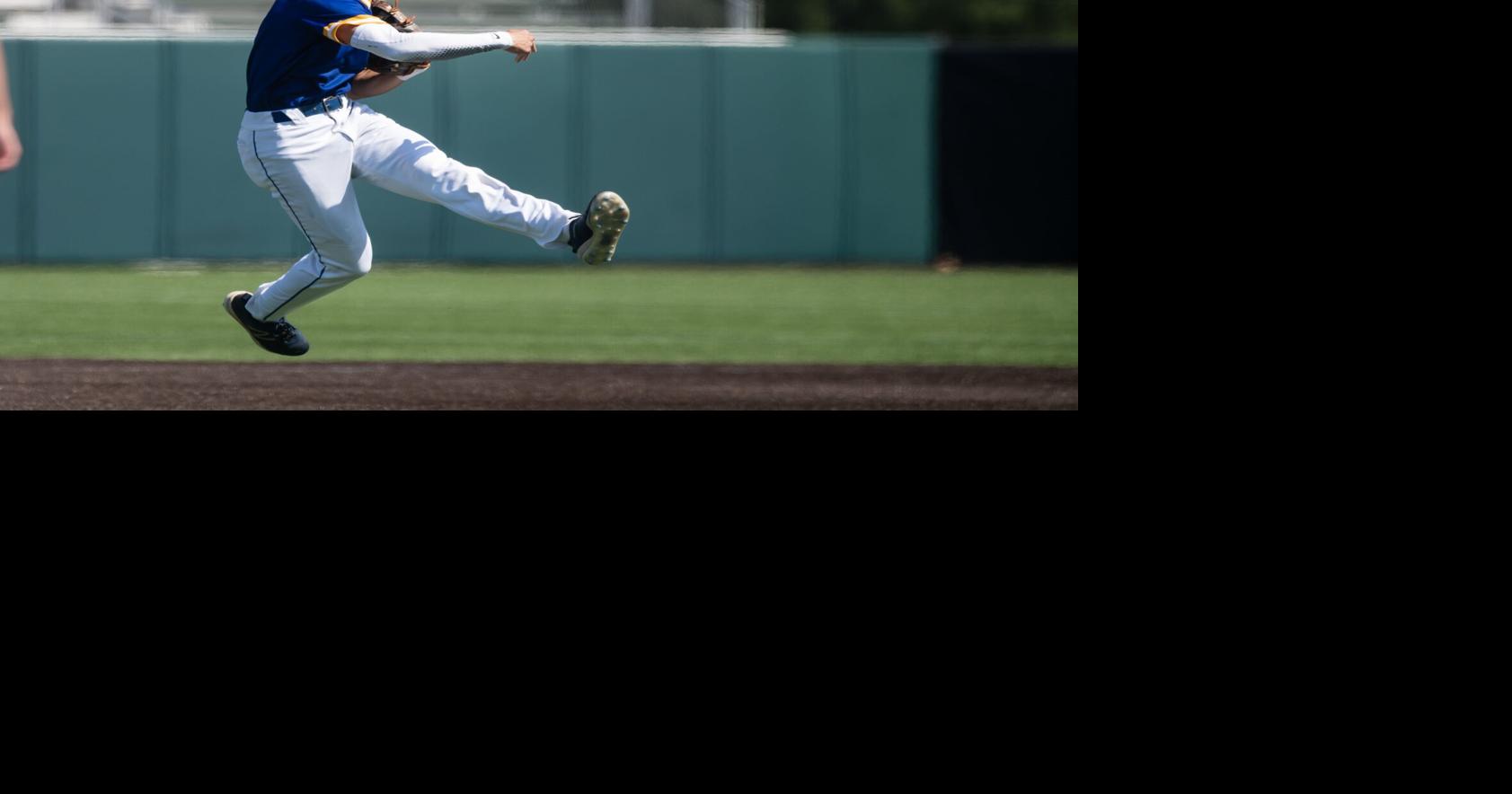 Francis Howell pulls through tight middle innings for win over Francis ...