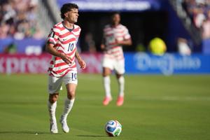 Jul 1, 2026; Santa Clara, California, USA; United States of America forward Christian Pulisic (10) dribbles against Bosnia and Herzegovina during a Round of 32 match of the 2026 FIFA World Cup at San Francisco Bay Area Stadium. Mandatory Credit: Darr