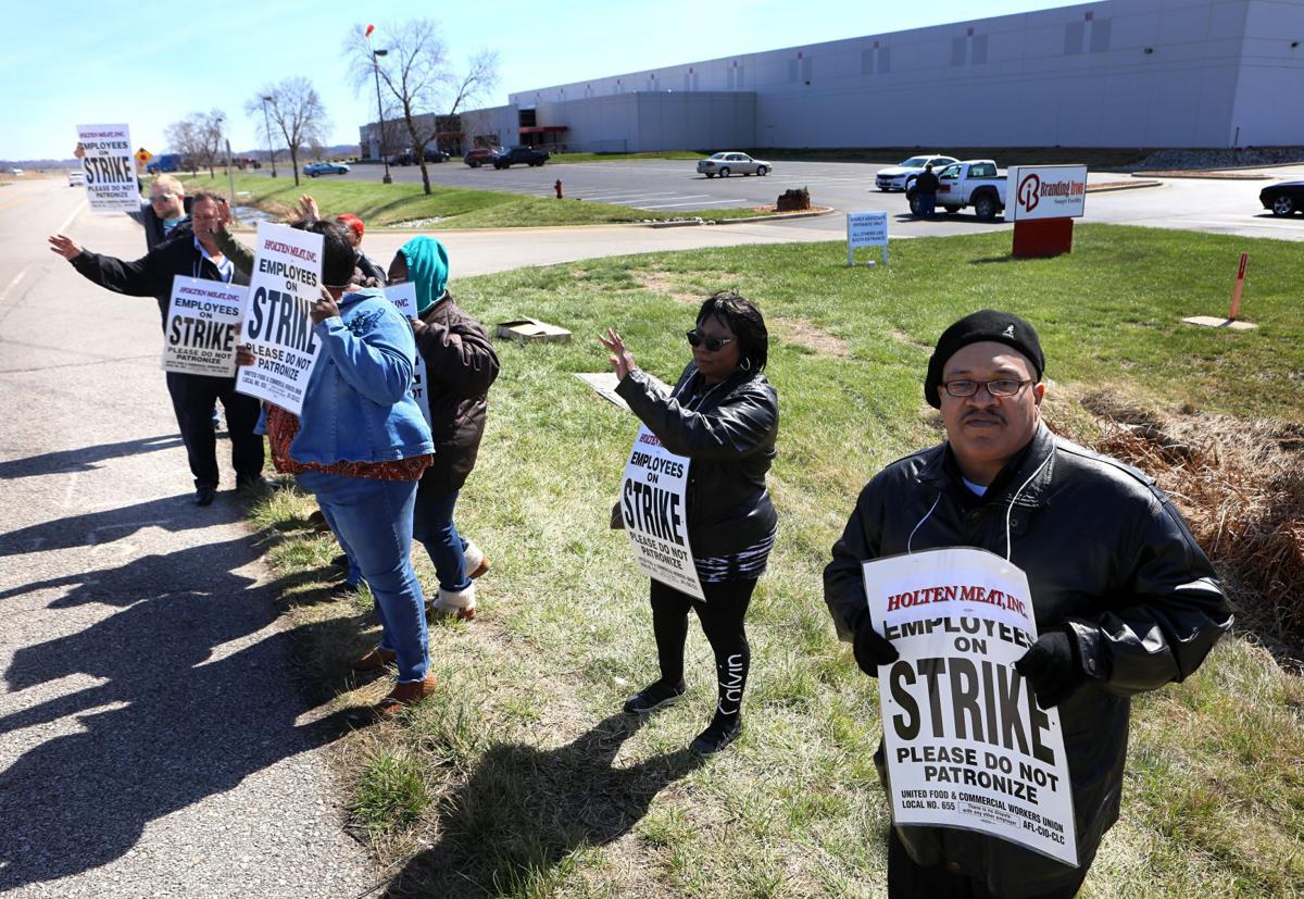 Holten Meats workers go on strike