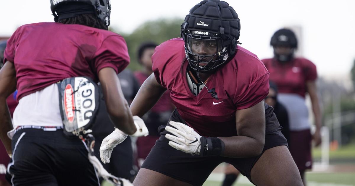 FOOTBALL RECRUITING | SUPER 30 PRESEASON COUNTDOWN Kevin Gilyard seeks consistent approach to lead Cardinal Ritter's offensive line: No. 17