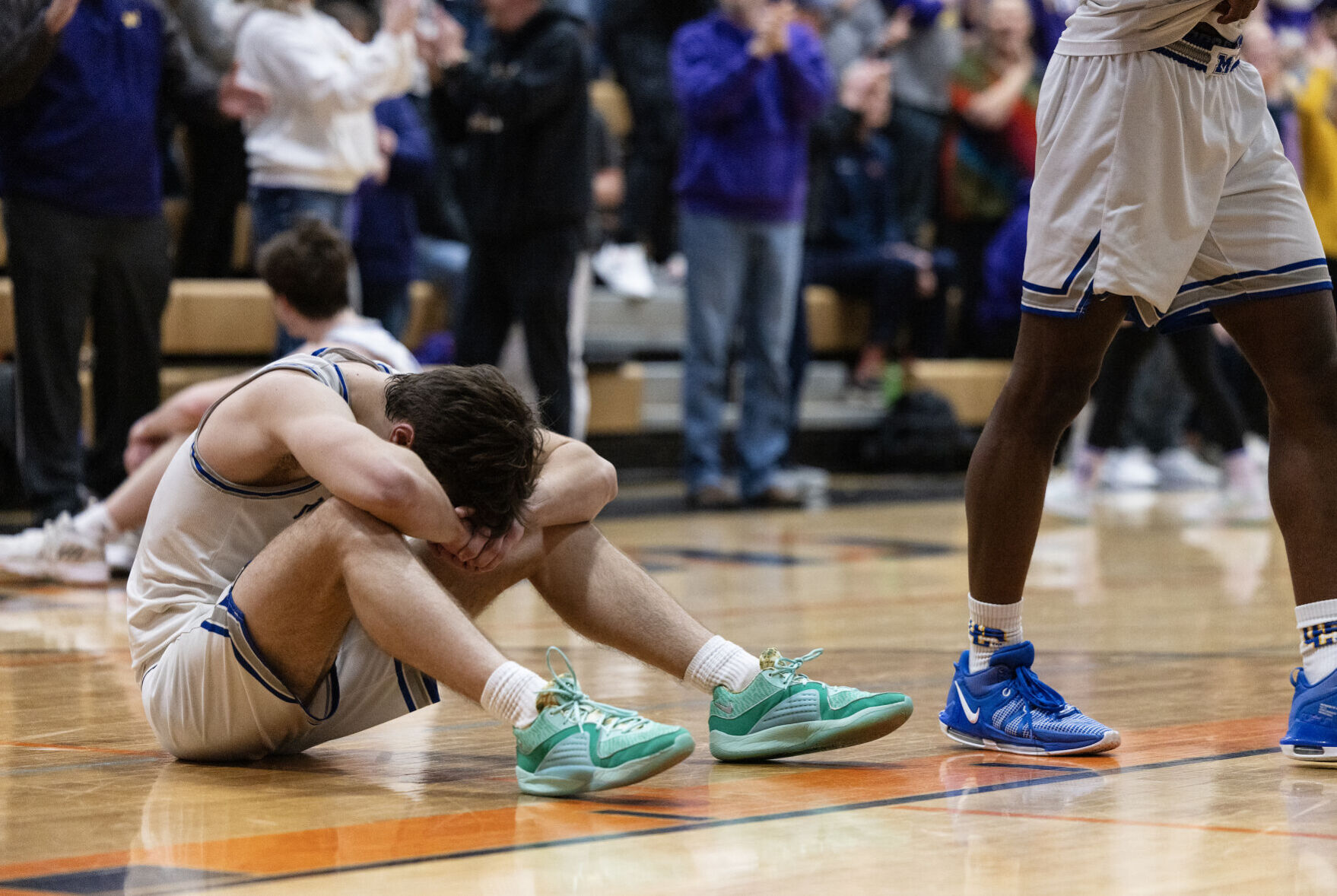 Williamsville secures Class 2A sectional title with thrilling one-point victory over Alton Marquette
