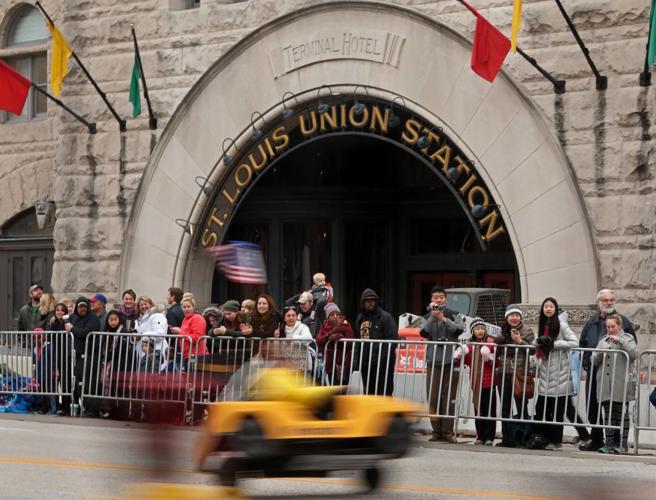 Family begins new tradition at St. Louis Thanksgiving Day parade
