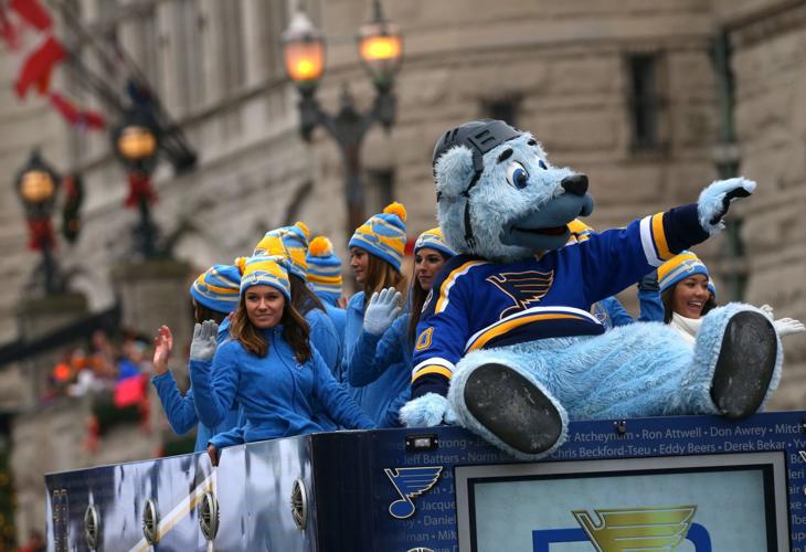 Family begins new tradition at St. Louis Thanksgiving Day parade