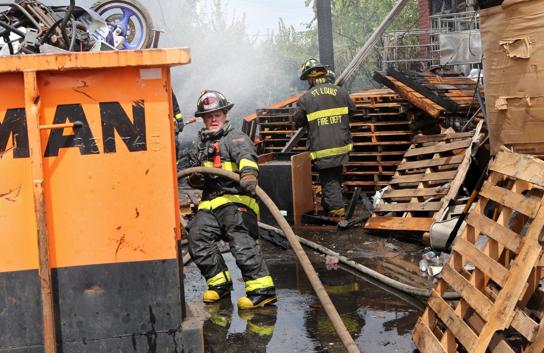 pallet fire in compton california pallet fire in compton california