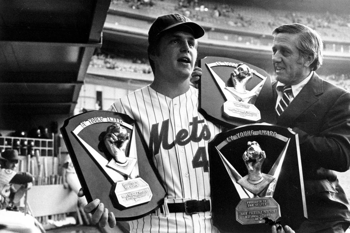 1985 HEADLINE: Tom Seaver Joins The '300 Wins Club