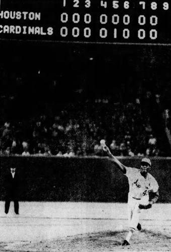 GIF: Bob Gibson's back-up slider 