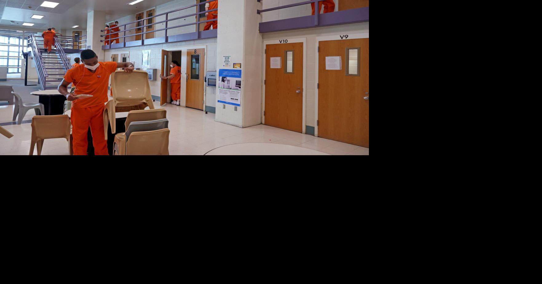 St. Louis County jail guard attacked by inmate while supervising dozens ...