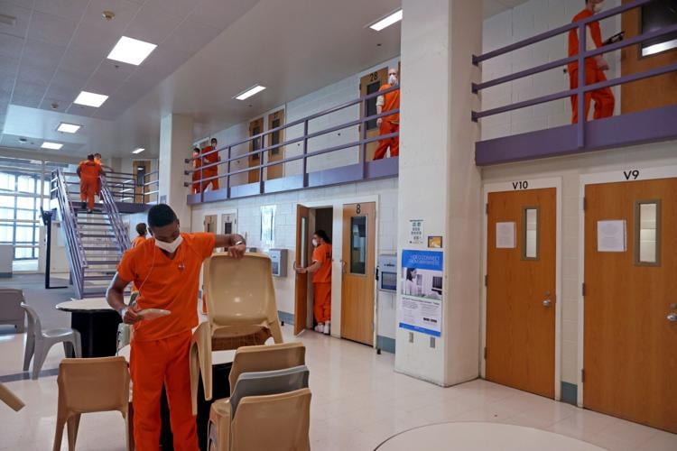 St. Louis County jail guard attacked by inmate while supervising dozens
