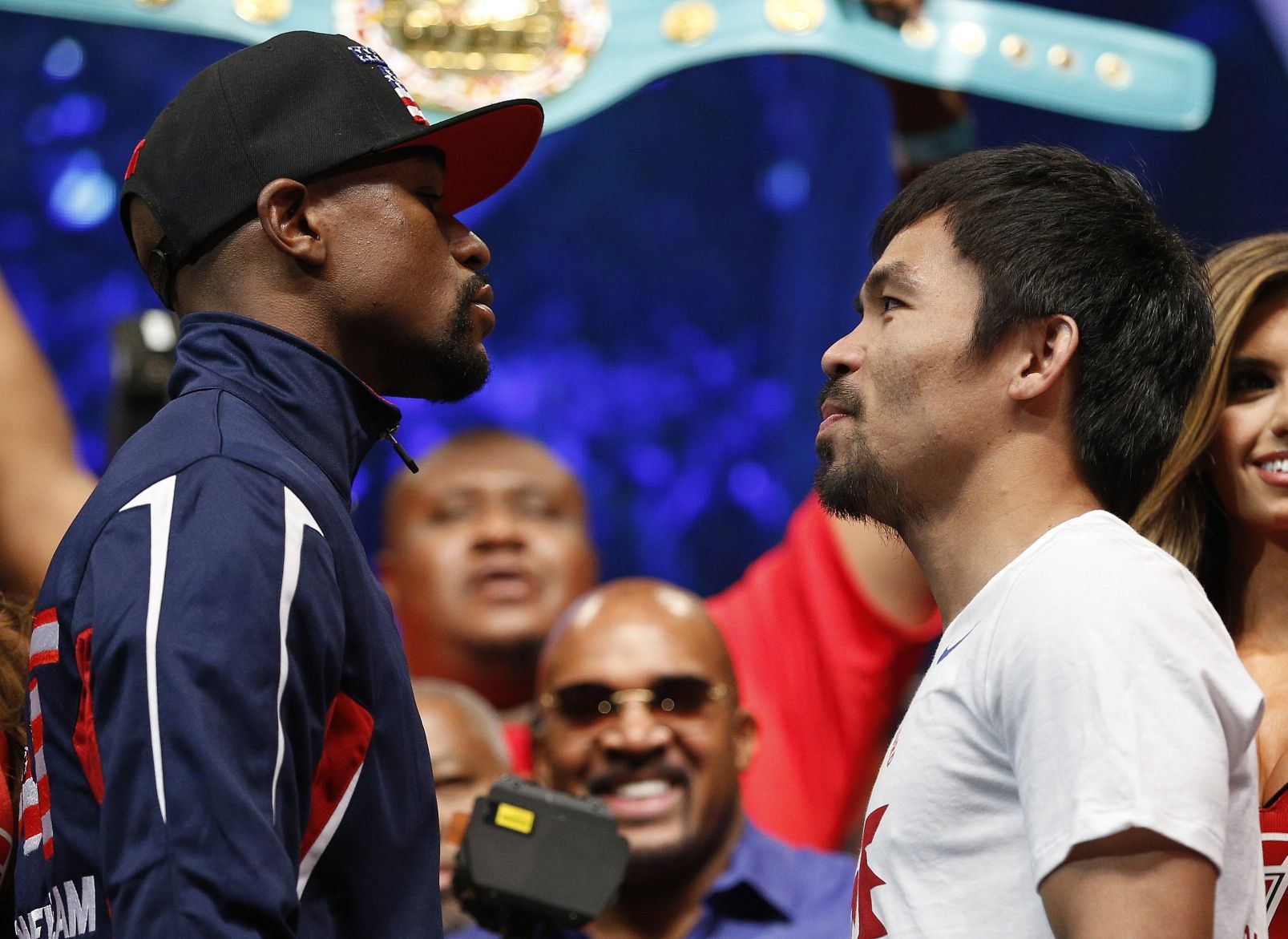 Mayweather, Pacquiao weigh in for big fight picture photo