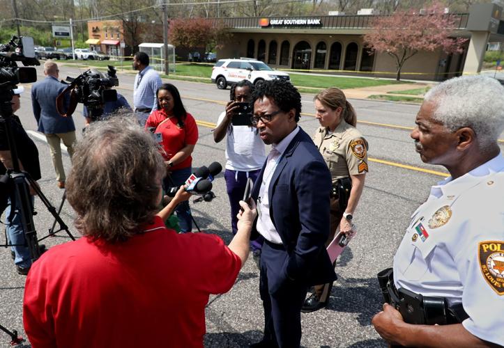 Woman, child critically injured in crash during St. Louis County police