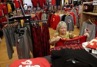 �����Ӱ�ԭ�� area residents buy Chiefs merch