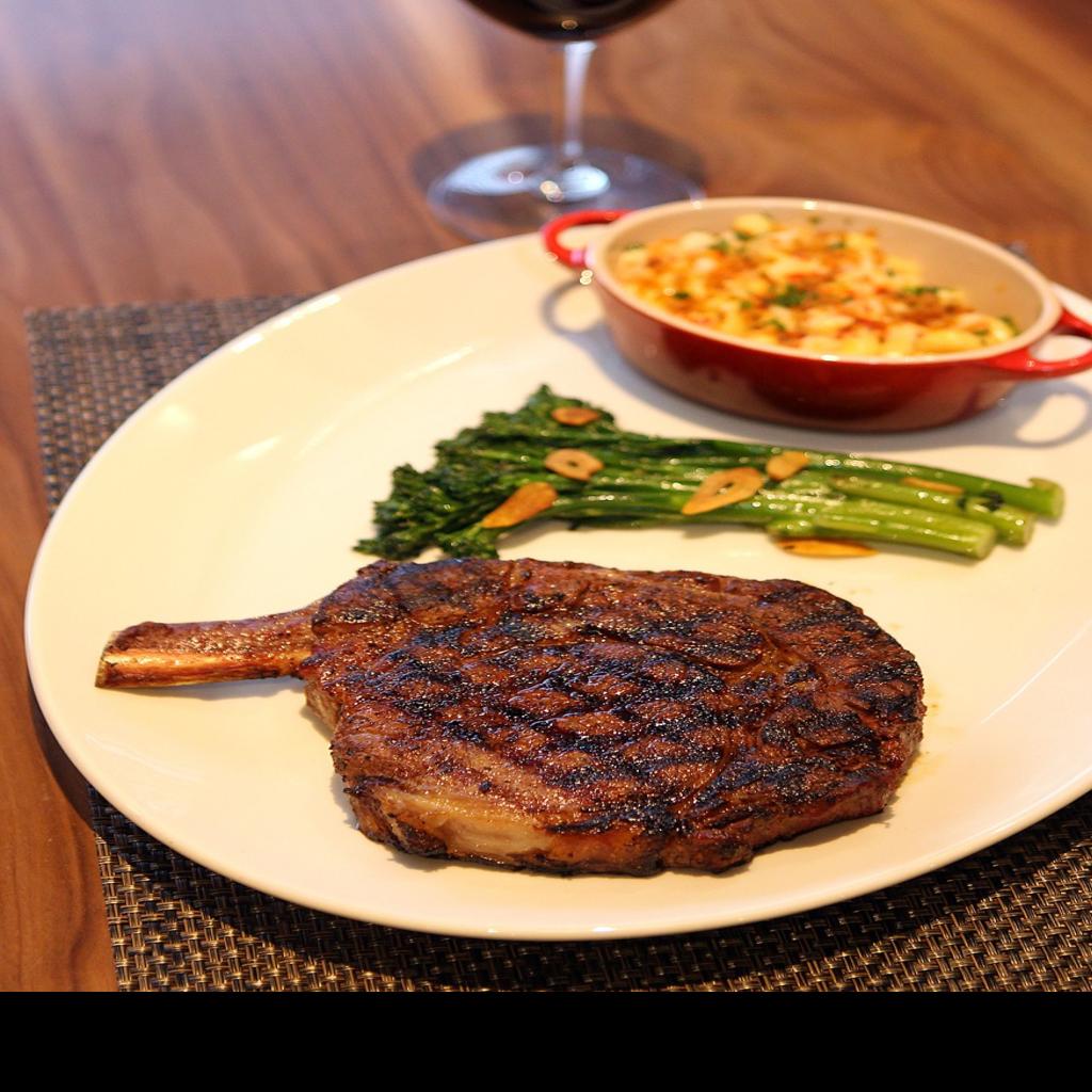 J Gilbert S Brings Standout Steaks To St Louis Restaurant Reviews Stltoday Com