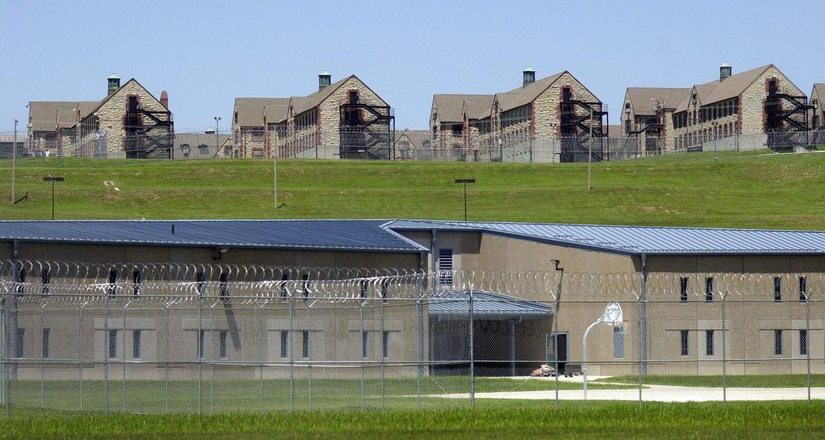Family of Missouri prison inmate who died threatens lawsuit