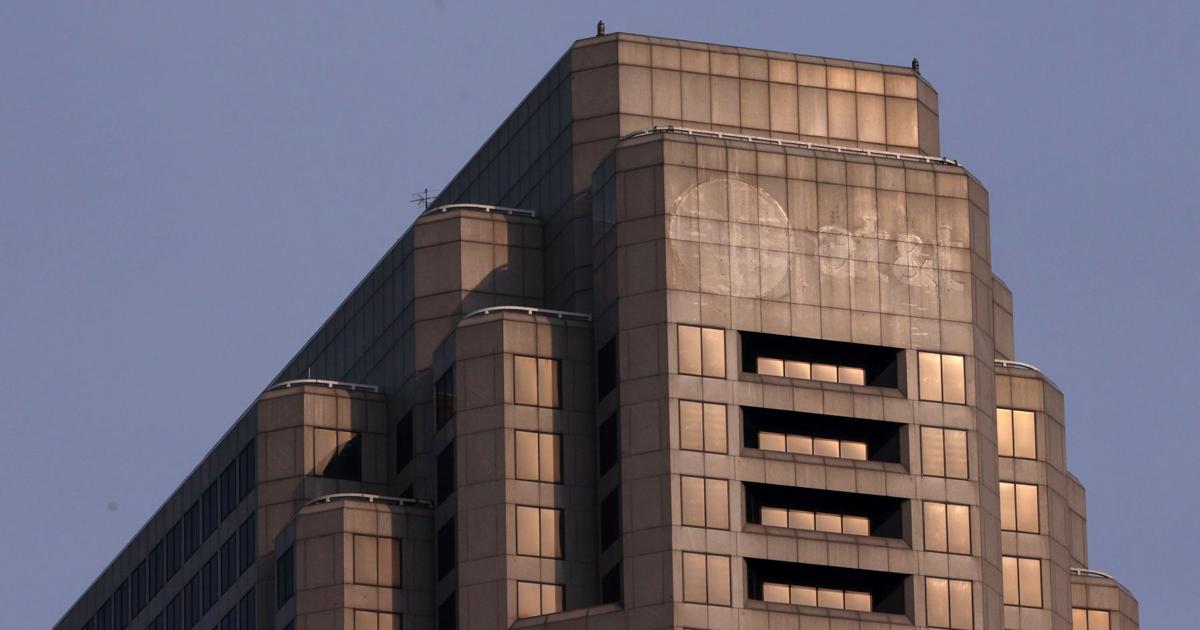 Deal to sell AT&T tower falls through, keeping another building empty ...