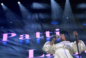 Legendary singers descend on Enterprise Center for Queens Concert