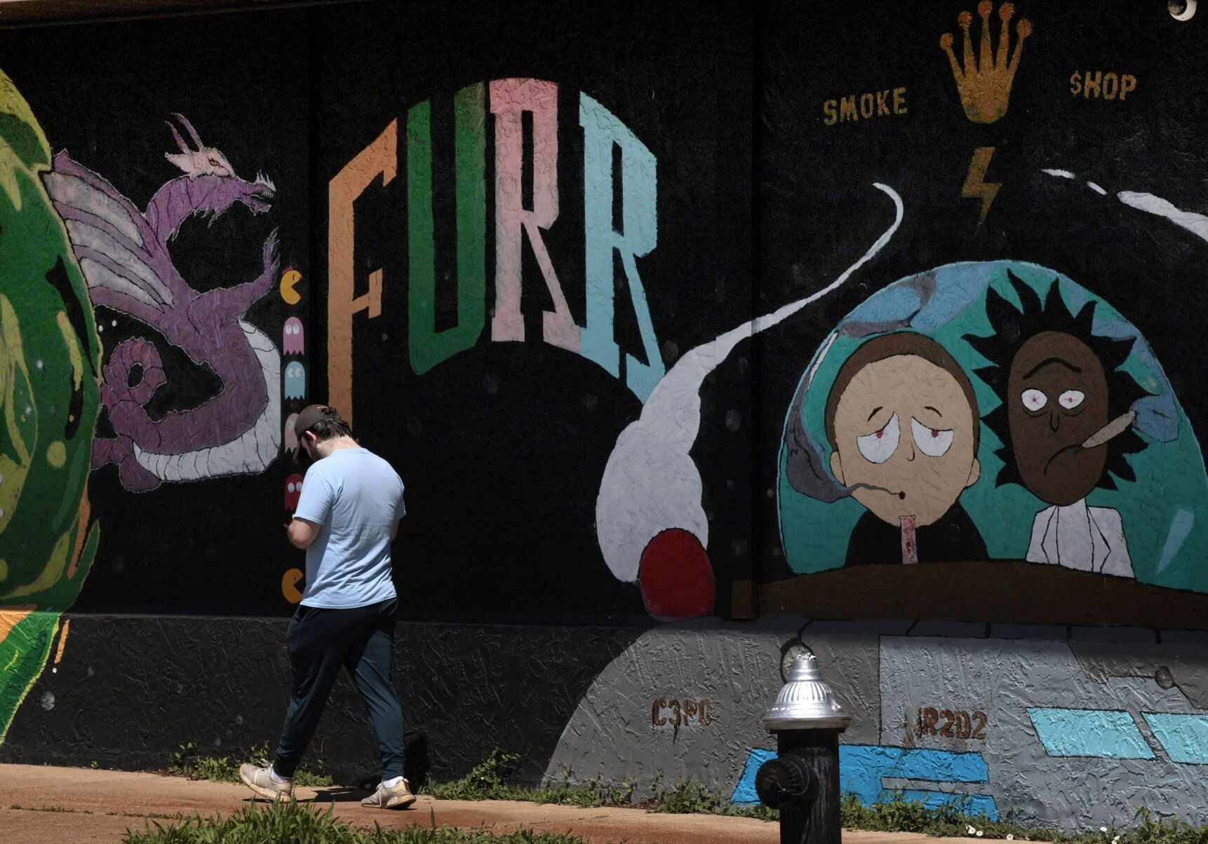 stltoday.com - Mark Schlinkmann | Post-Dispatch - 2 men shot, marijuana and THC products seized at south St. Louis smoke shop, police say