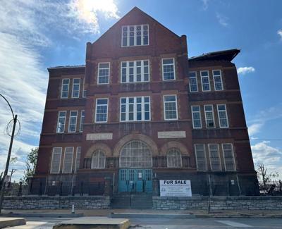 Tornado damage to �����Ӱ�ԭ�� Public Schools buildings
