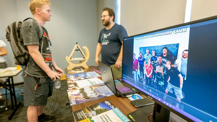 UMSL students find connections and community at Student Involvement Jamboree