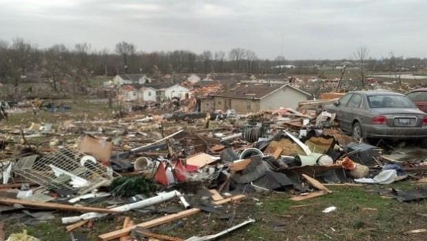 After shock of deadly Illinois tornado, residents take stock