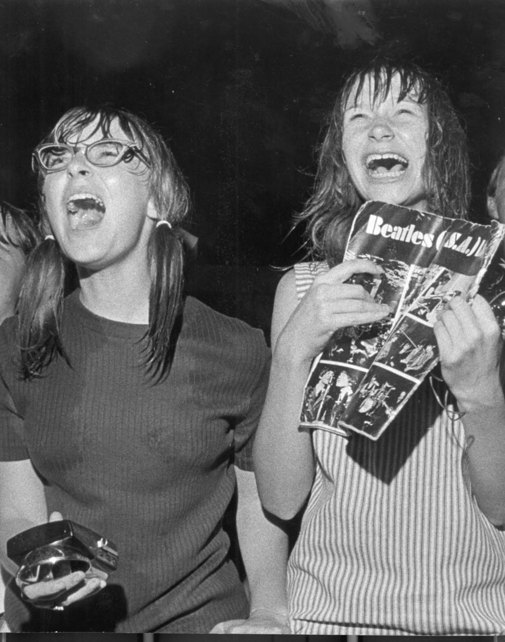 A Look Back Beatle Mania Hits Busch Stadium In 1966 Metro Stltoday Com