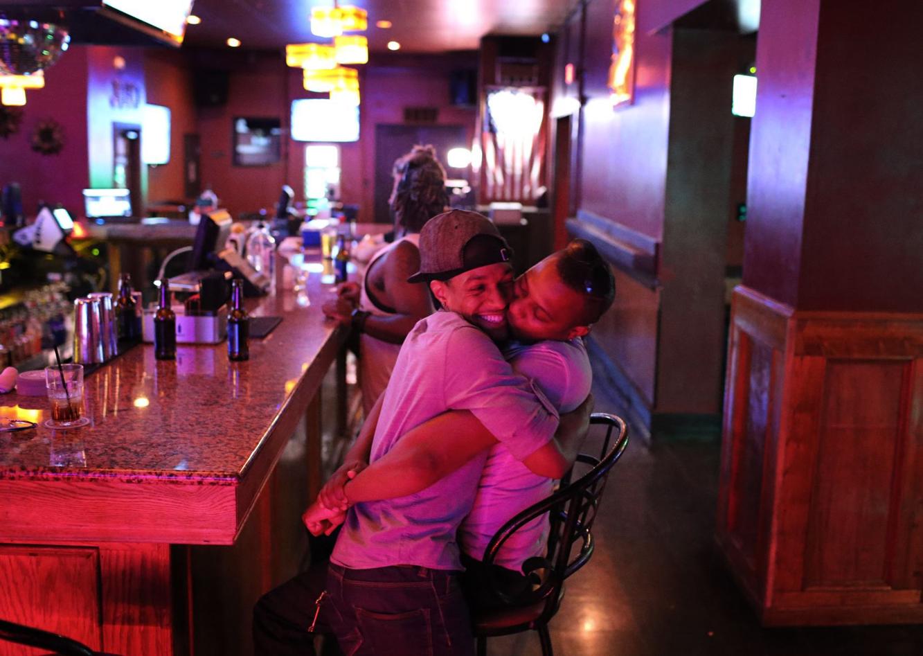 male st in Bisexual louis hangouts