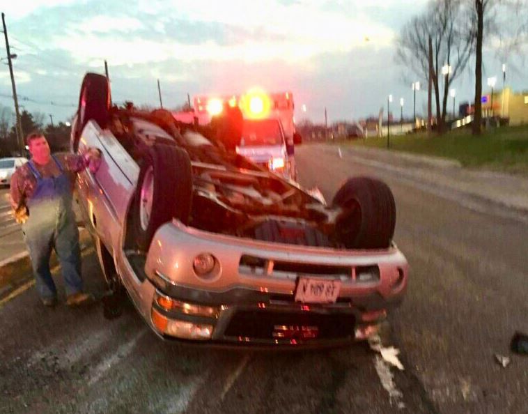 Two rollover crashes cause injuries in Belleville Traffic