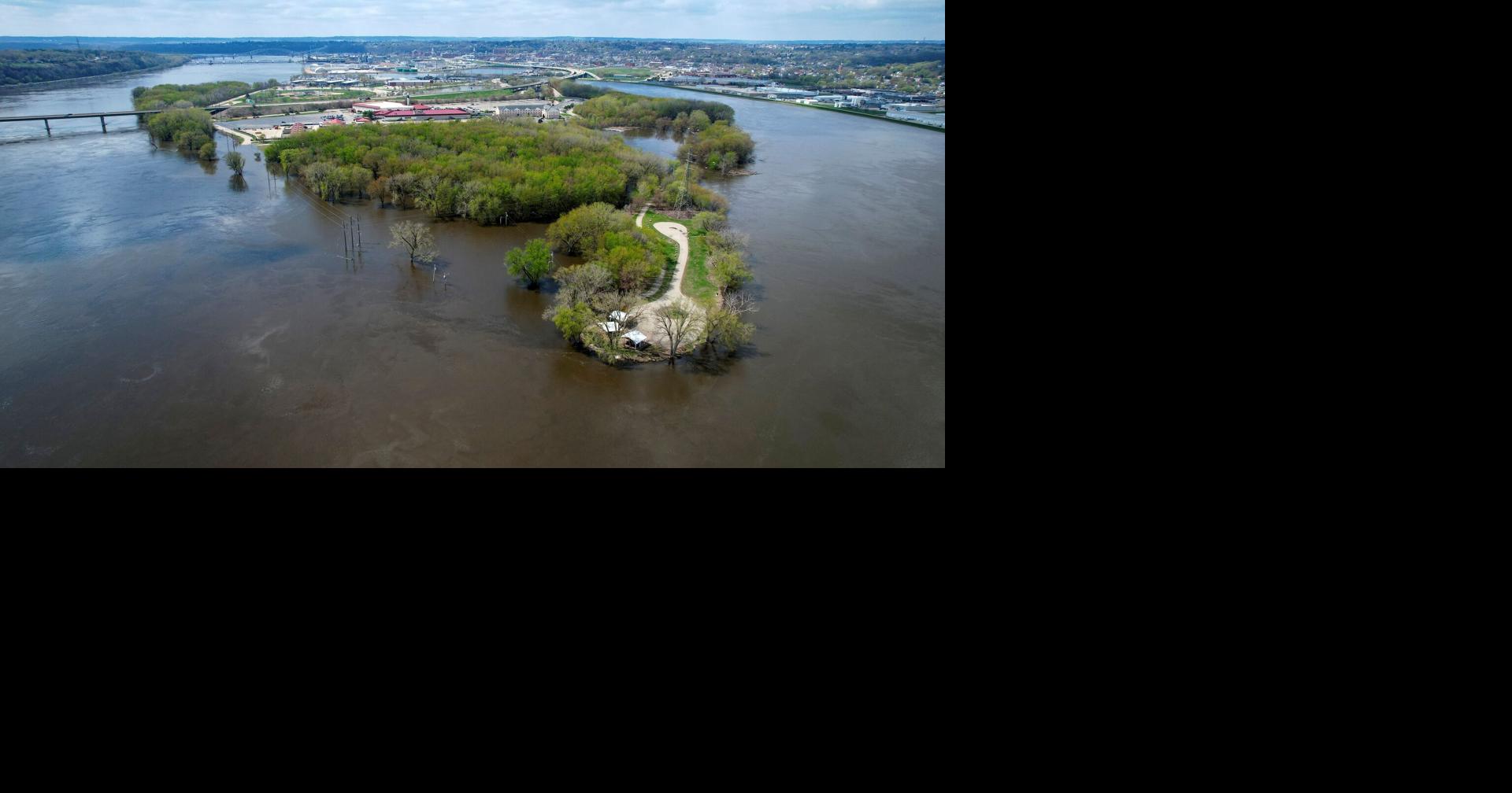 Flooding on the Upper Mississippi River to halt barge traffic for weeks