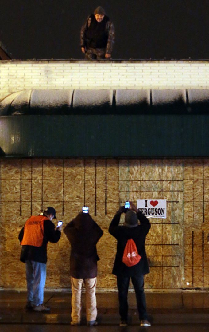 Oath Keepers guarding Ferguson businesses