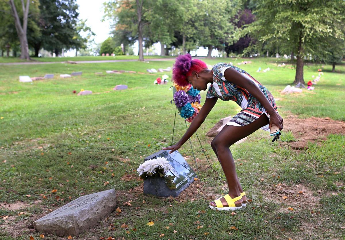 Gunfire Mars Solemn Day Of Second Anniversary Of Michael Brown S Death Metro Stltoday Com