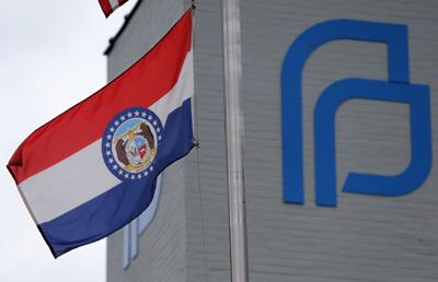 Judge delays closing of Planned Parenthood