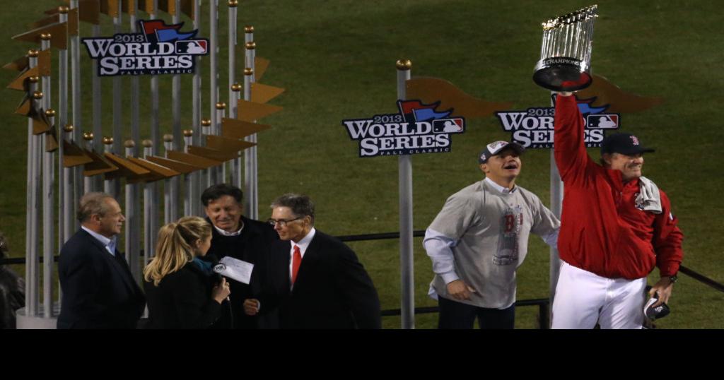 Ex-Red Sox Christian Vazquez celebrates World Series win with dig