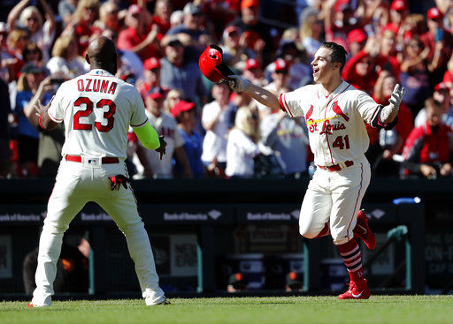 O'Neill muscles up to give error-prone Cardinals a walk-off win