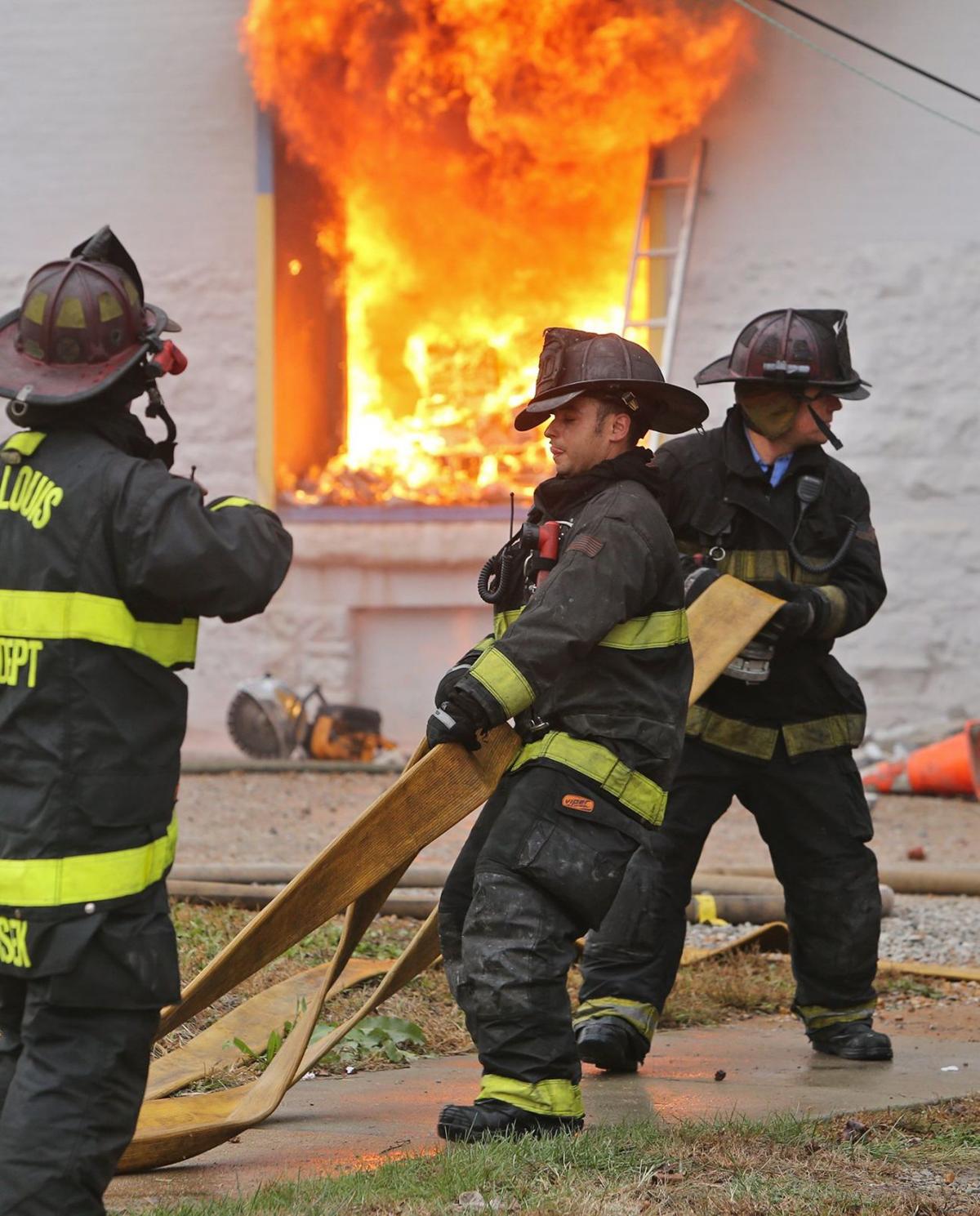 Five-alarm fire destroys St. Louis warehouse