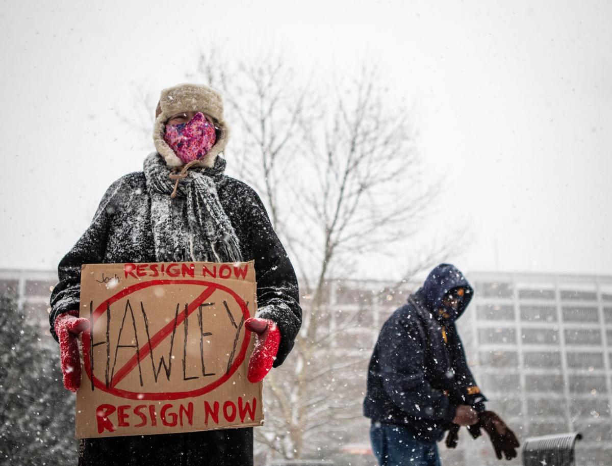 Uitgang roman Schadelijk Photos: Protesters gather despite snow to demand resignation of Hawley |  Pictures | stltoday.com