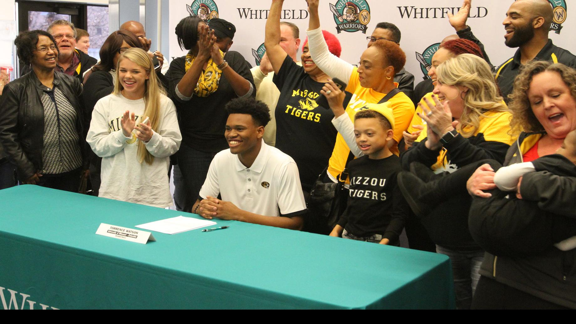 Surrounded By Well Wishers Whitfield S Watson Signs With Mizzou