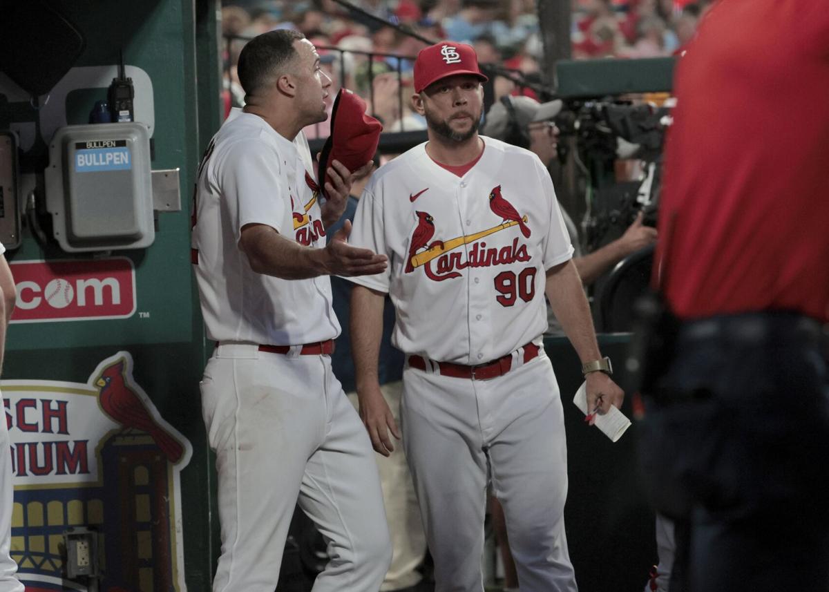 Cardinals fumble away Opening Day, Contreras leaves St. Louis