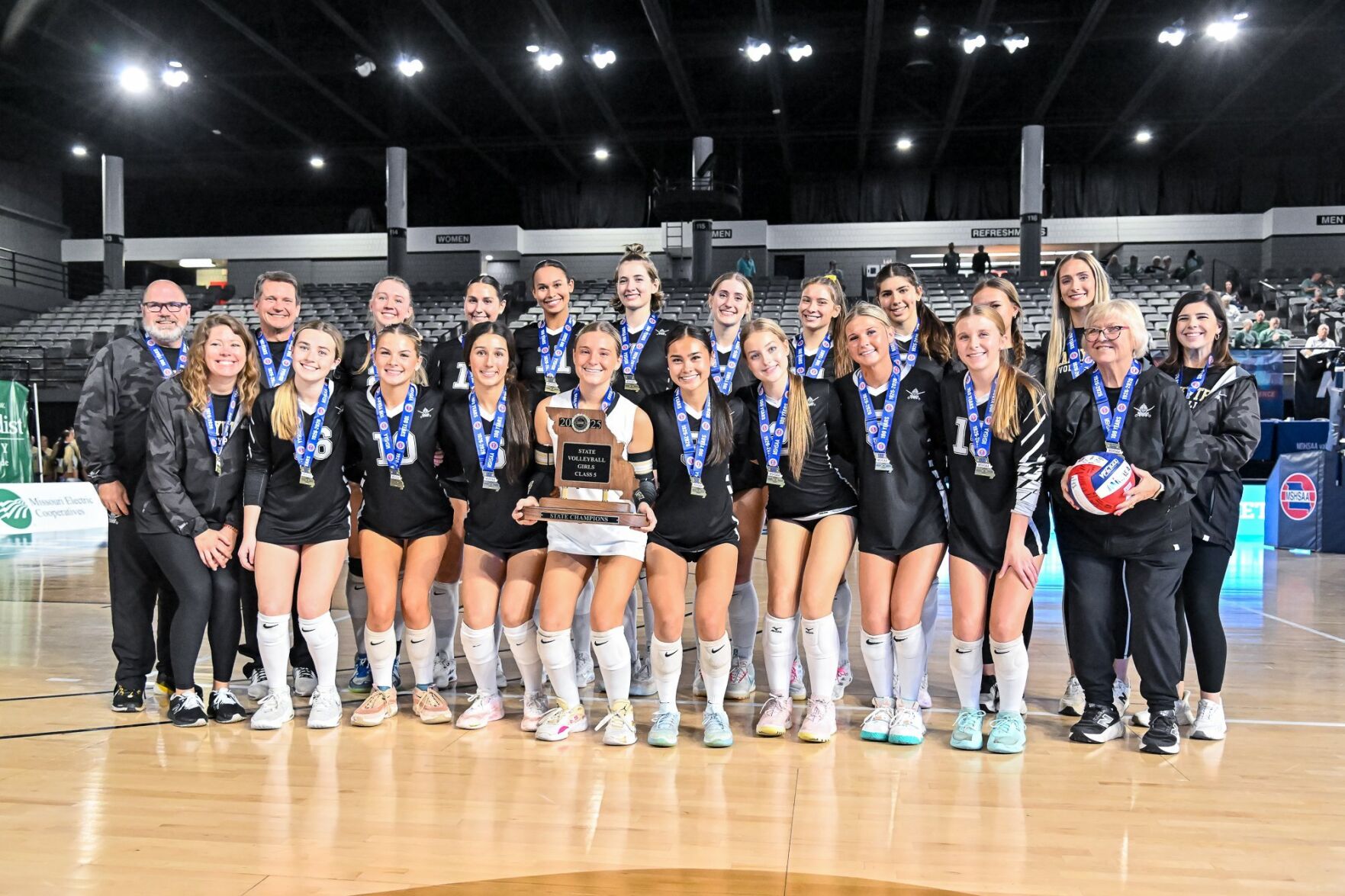 Class 5 girls volleyball state championship Lafayette def. Lee's