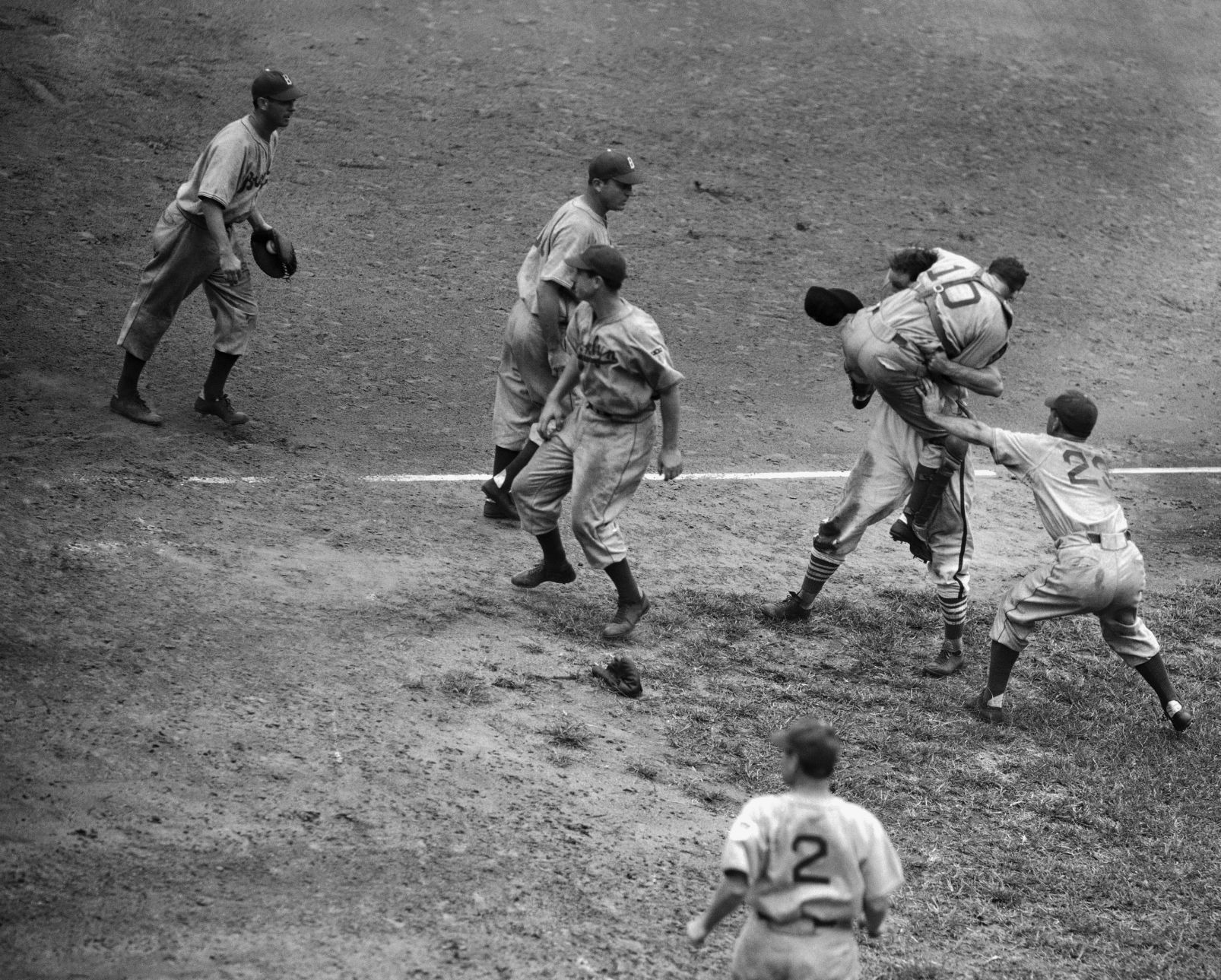 A Cardinals Brawl And More: 30 Iconic Photos That Were Taken On Aug. 1