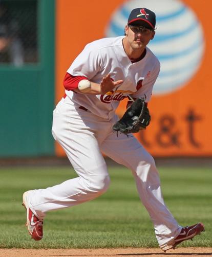 Chicago Cubs shortstop Ryan Theriot (2) can't reach a high throw